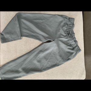 Lulu on the fly crop pants